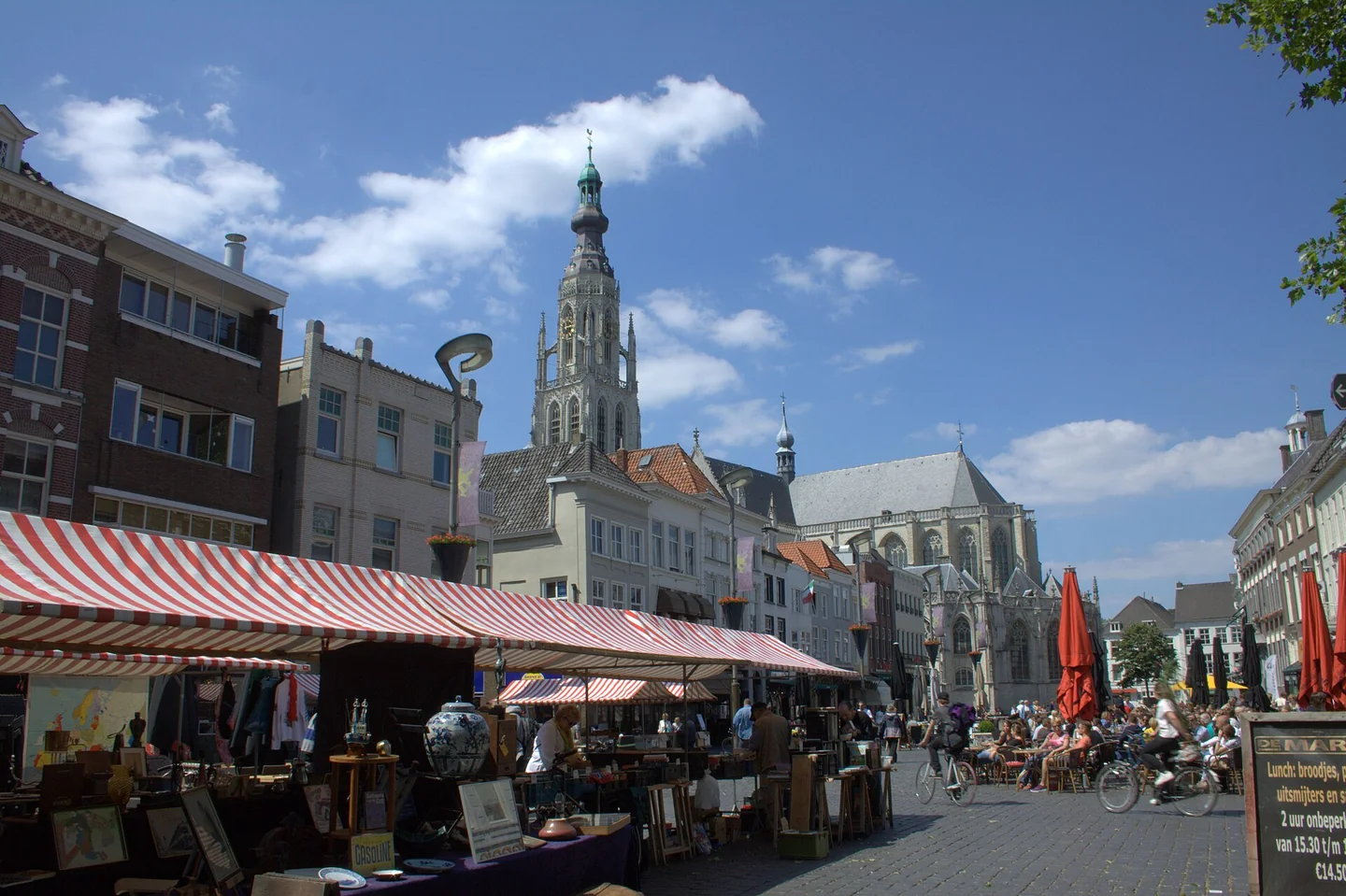 Grote Markt met de Grote Kerk in Breda